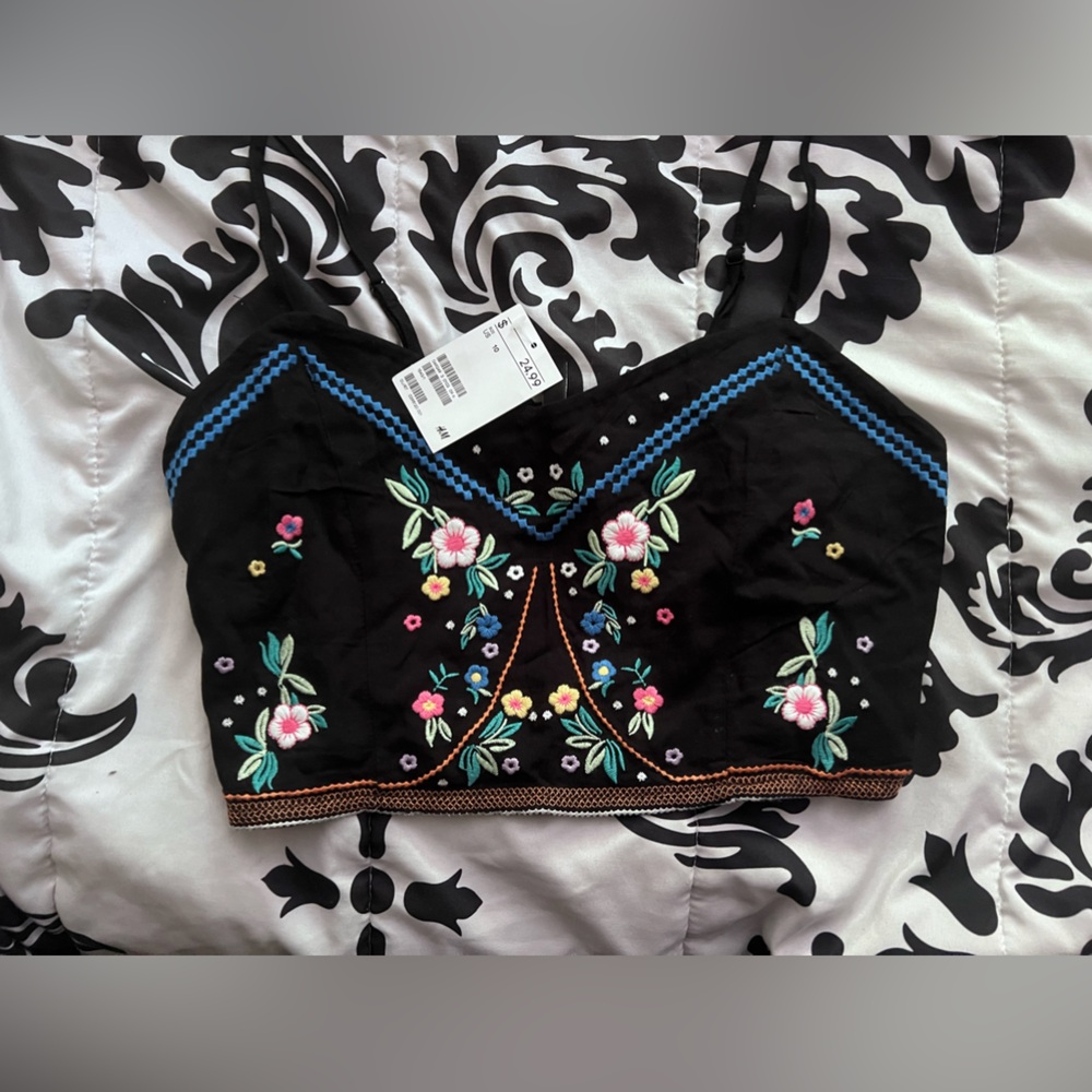 NWT H&M embroidered floral crop top